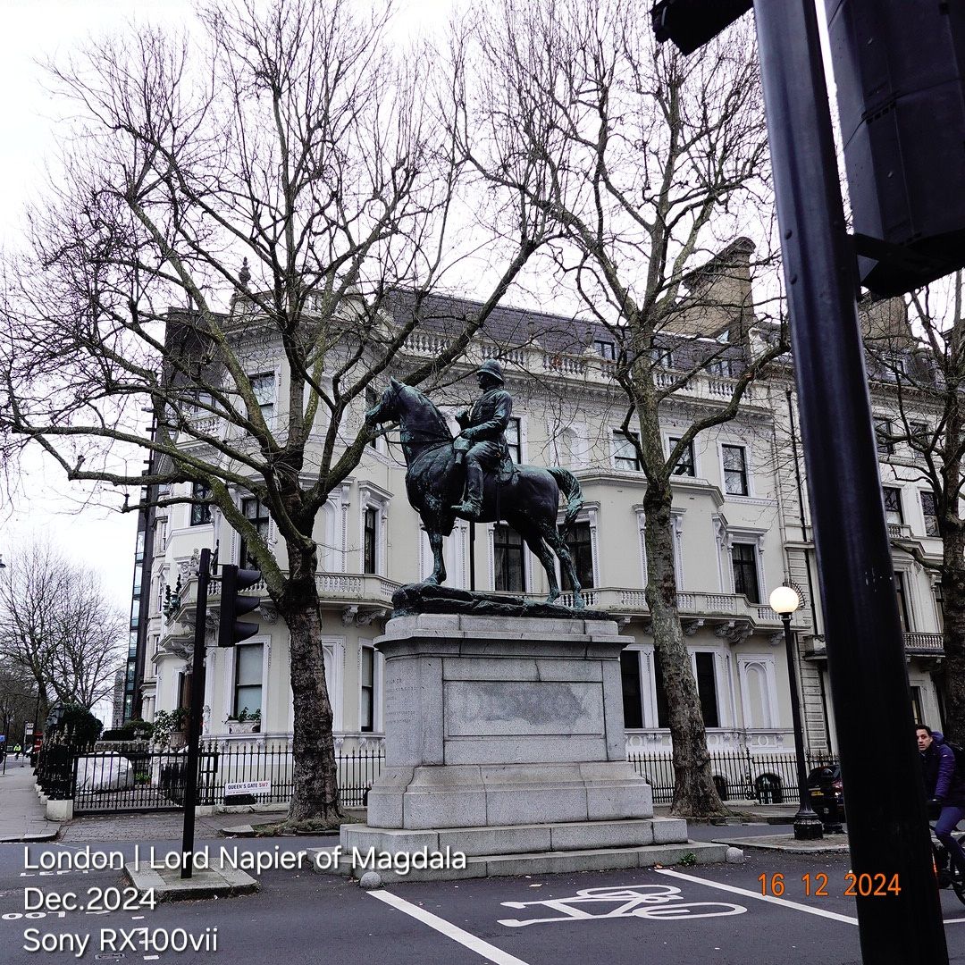 radwani camera nikon fujifilm Sony RX100vii RX100M7 blackandwhite qatar street photography London museum X-T30ii ttartisan